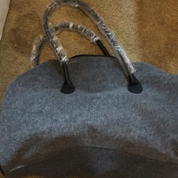 DSW Gray felt duffle bag! Perfect for traveling!!! - Picture 5 of 5